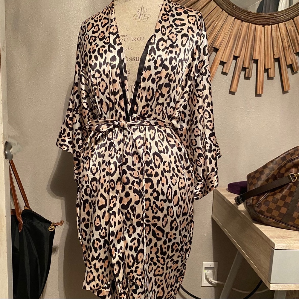 Victorias Secret Womens silky robe